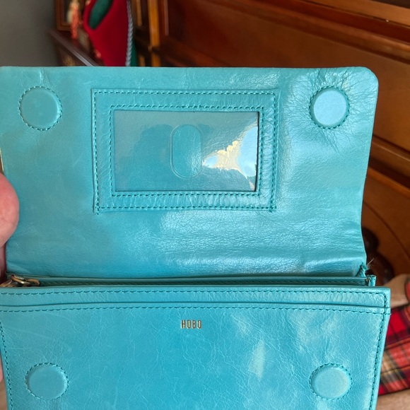 Hobo Leather Magnetic Closure adjustable strap with matching wallet - Picture 9 of 11